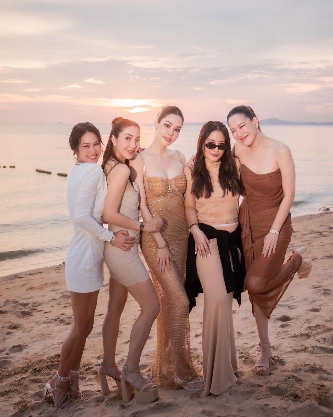  เกรซ กาญจน์เกล้า, วุ้นเส้น วิริฒิพา, พอลล่า เทเลอร์, ได๋ ไดอาน่า, แพง ขวัญข้าว