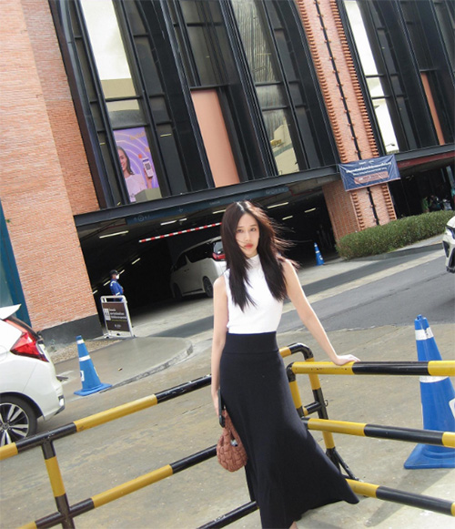 เจน รมิดา แต่งตัวไปสยาม