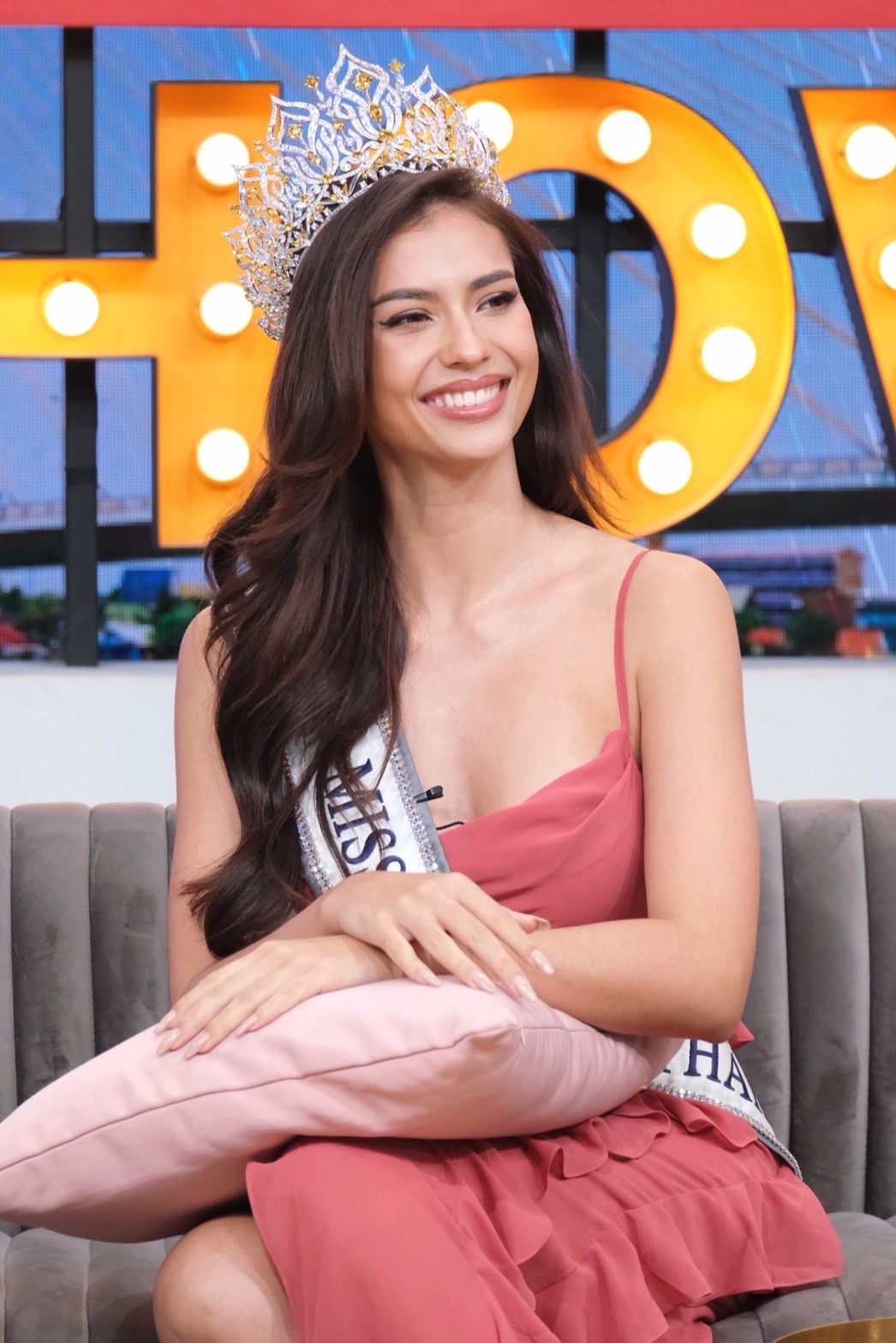  แอนโทเนีย โพซิ้ว 