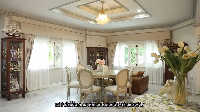 บ้าน เชอรี่ เข็มอัปสร ห้องกินข้าว