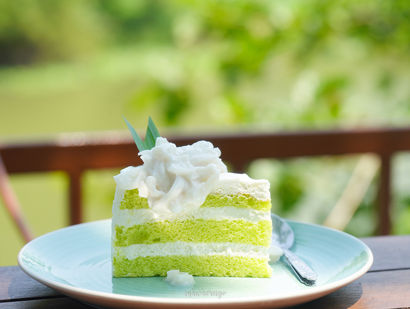 ภพ The Riverside Cafe