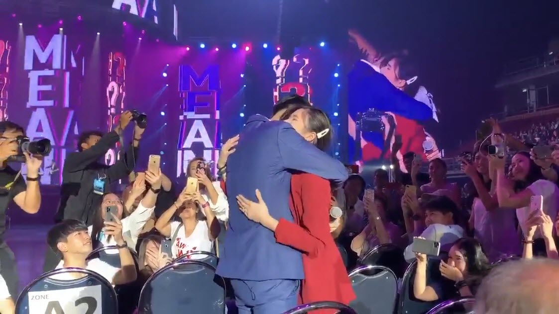 พัด วง MEAN ขอแฟนแต่งงานกลางคอนเสิร์ต