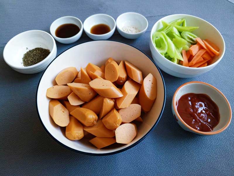 สูตรไส้กรอกผัดซอสมะเขือเทศ