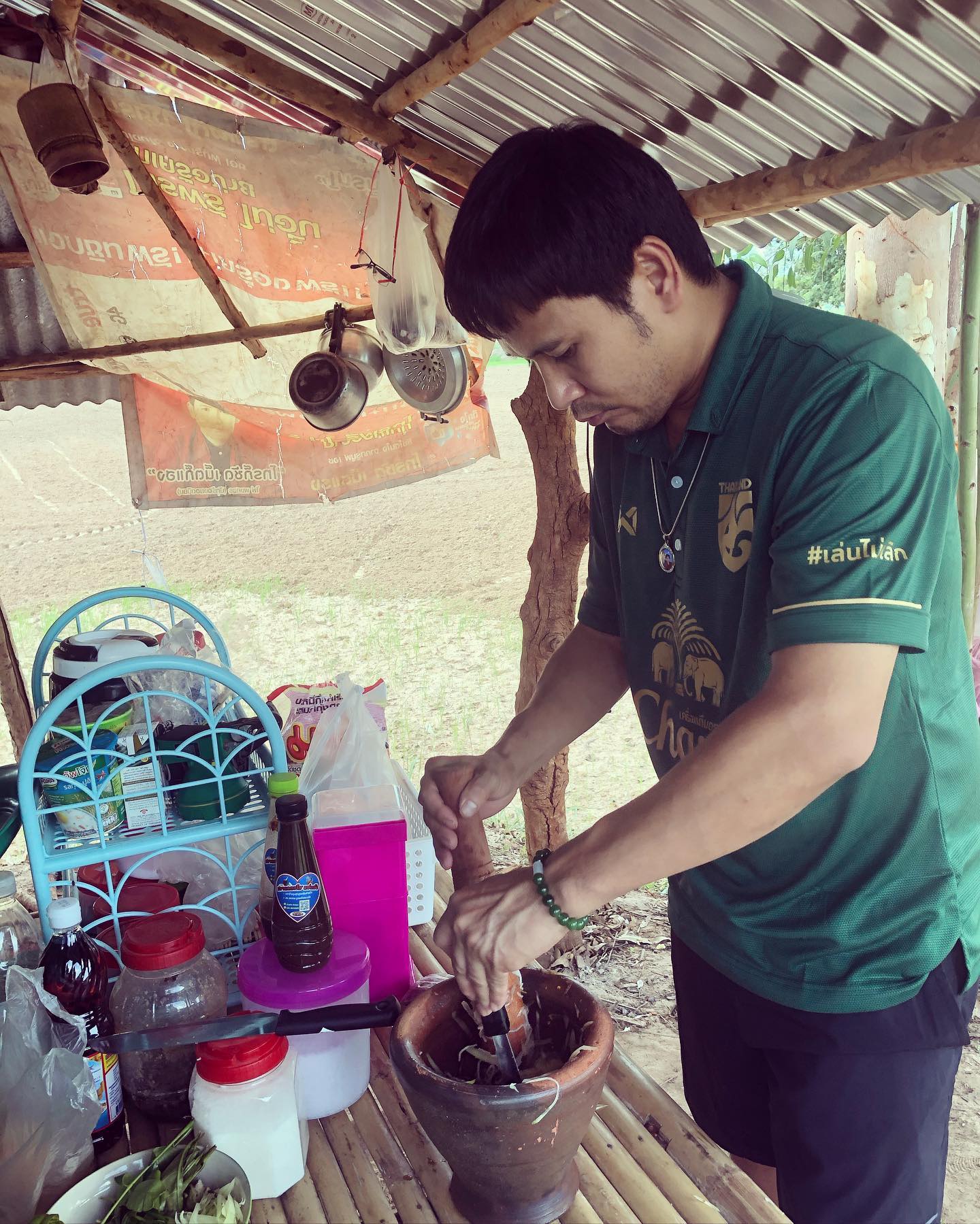 ไผ่ พงศธร