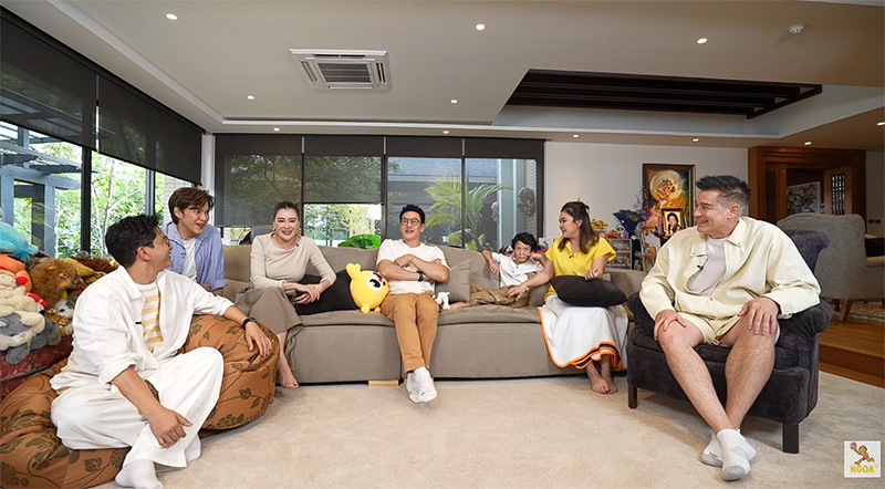 บ้านชาคริต