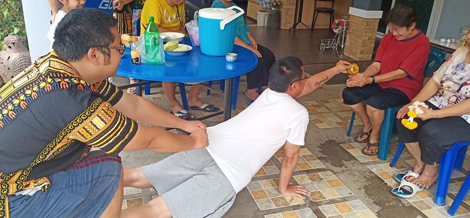 รดน้ำดำหัวผู้ใหญ่