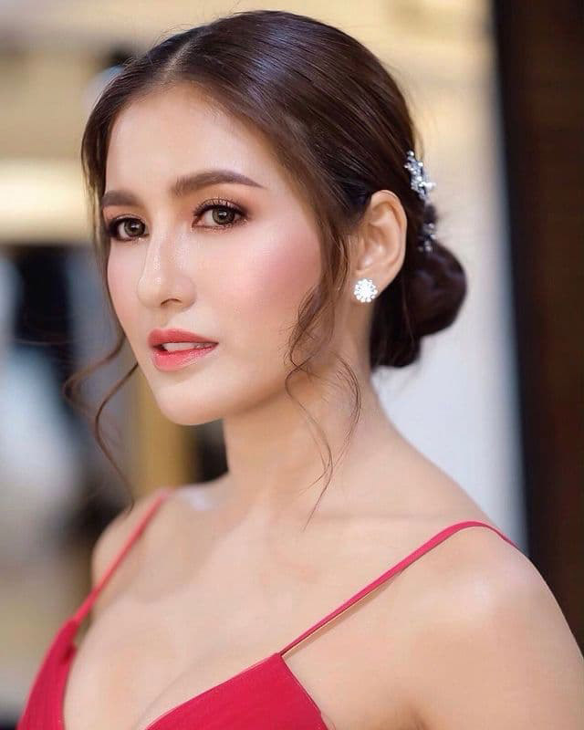 นก อุษณีย์