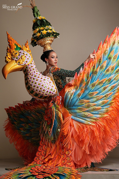 มิสแกรนด์ไทยแลนด์ 2025 ลุคประกวดรอบ ชุดชาติพันธุ์ใต้ คาบสมุทรมาลายู ทำถึงทุกคน !