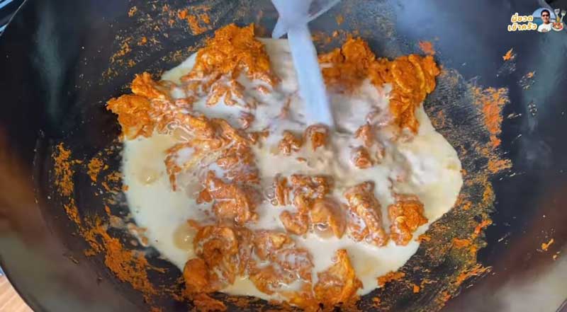 ใส่หัวกะทิที่เหลือลงไป