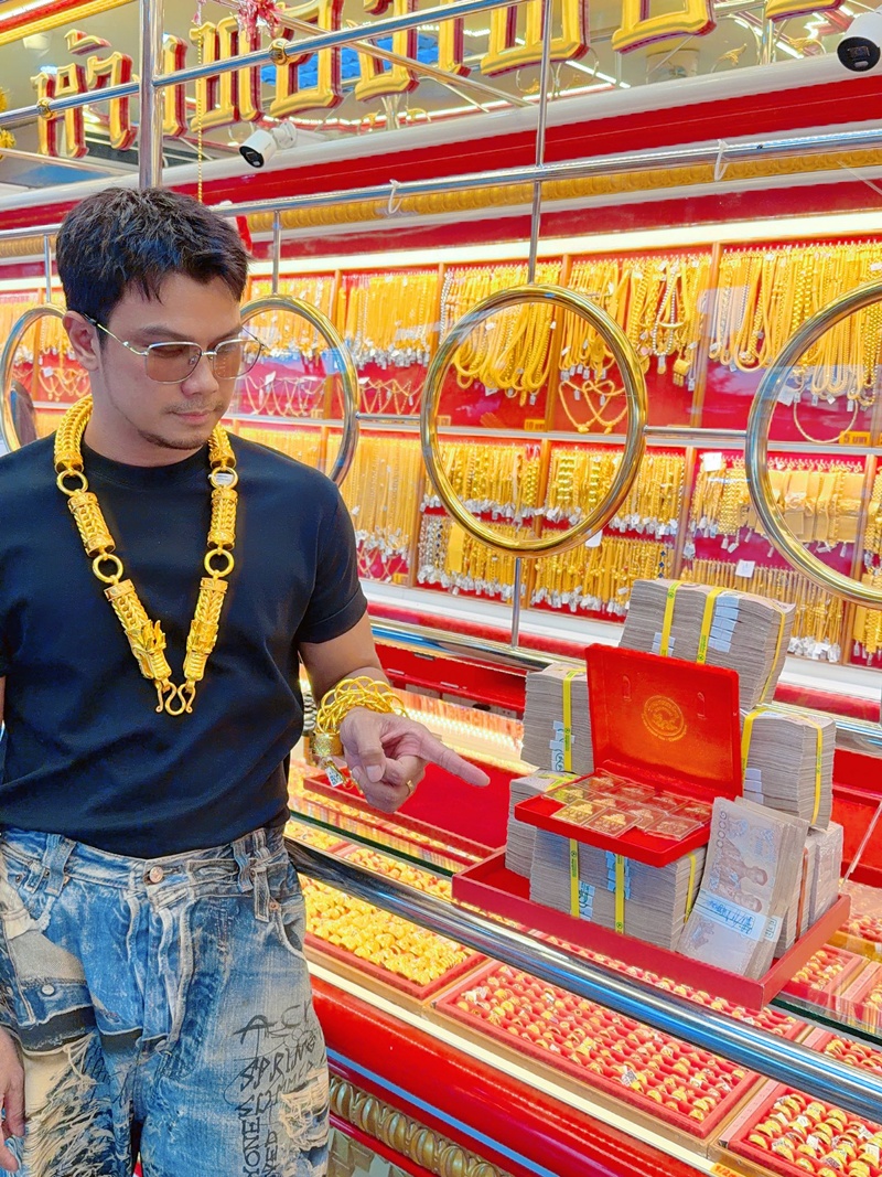 หนุ่ม กะลา