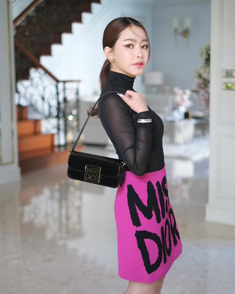 ส่องความรวย มาดามเมนี่ ไฮโซเพื่อนสนิท มดดำ 