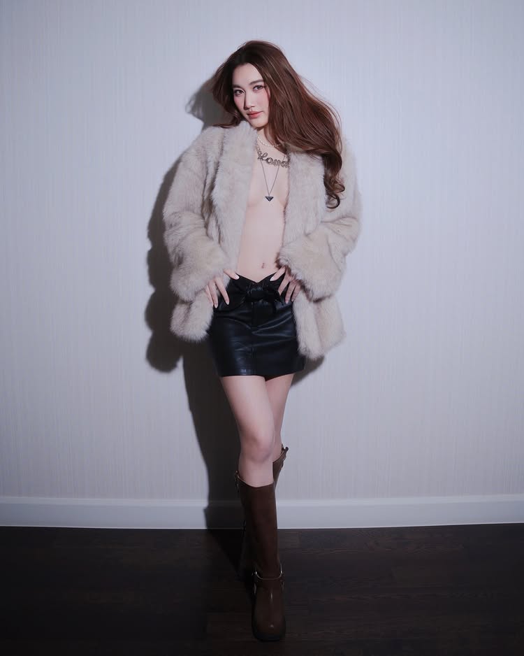 เบสท์ รักษ์วนีย์ แซ่บ ! ฉลองวันเกิด 25 ปี แหวกอกโนบรา