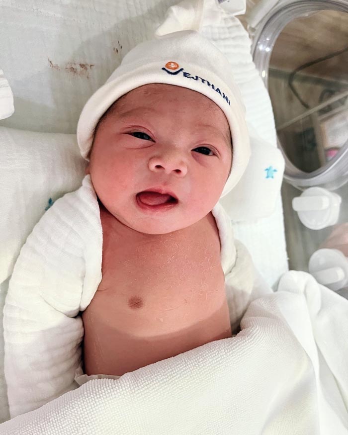 เมรี คำภีร์ คลอดลูก