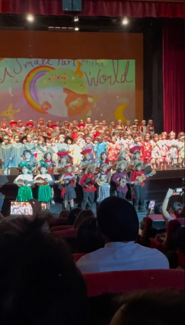 โมเมนต์อบอุ่น ต่าย ชุติมา ถ่ายคลิปรอยยิ้มของพ่อ ทิม พิธา