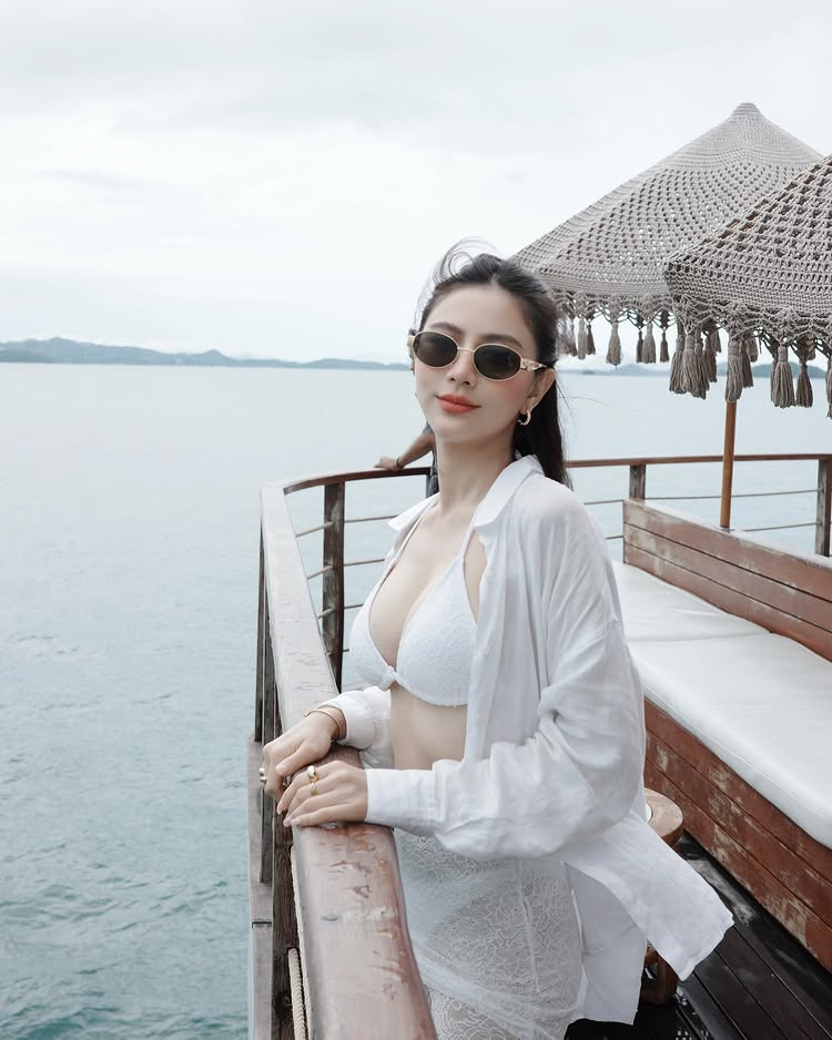 กุ๊กกิ๊ก กชกร นางเอกจักร ๆ วงศ์ ๆ เสิร์ฟบิกินี่