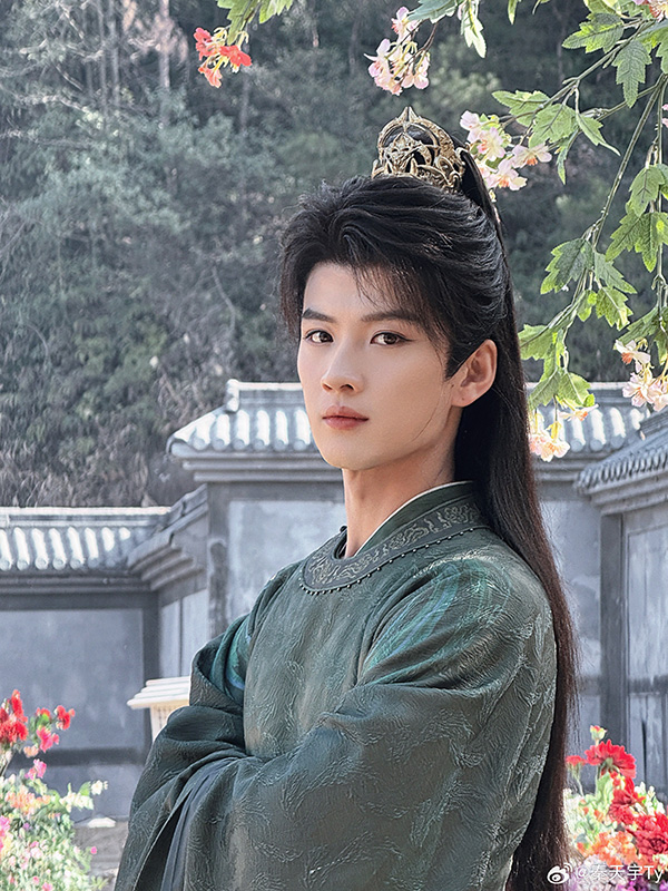 ฉินเทียนอวี่ ประวัติ