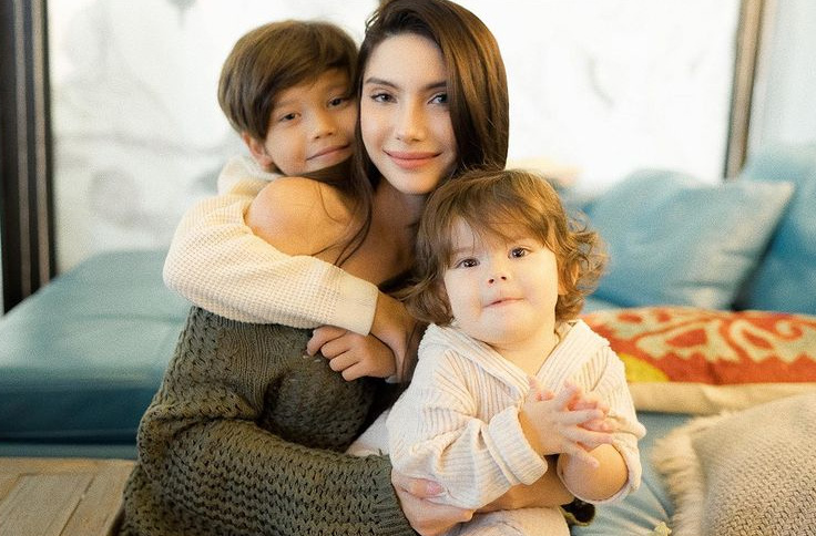 แม่ลูกดารา