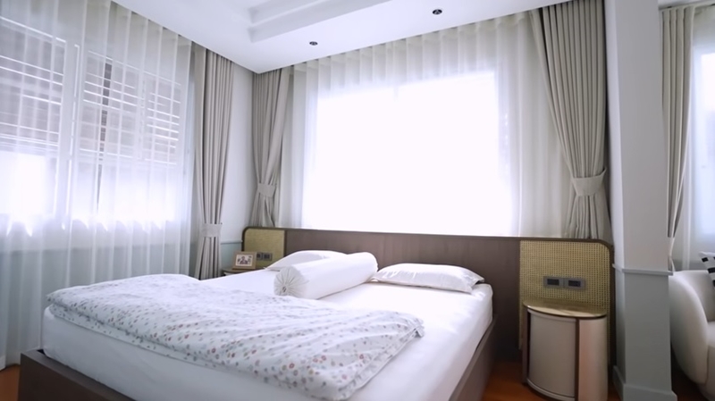 บ้าน โดนัท มนัสนันท์