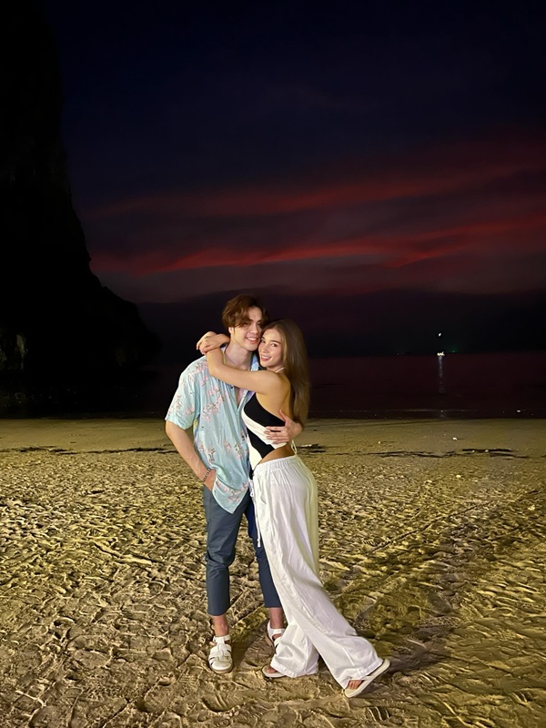 วิว วรรณรท โพสต์จอดำลั่นเหนื่อย