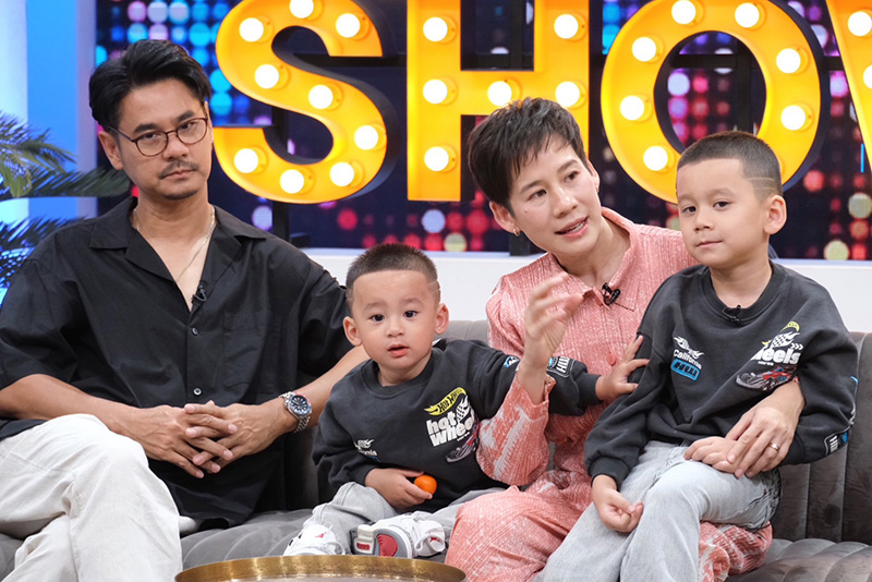 เวฟ บุ้ง ใบหยก เมินคนมองเว่อร์เรื่องเลี้ยงลูก