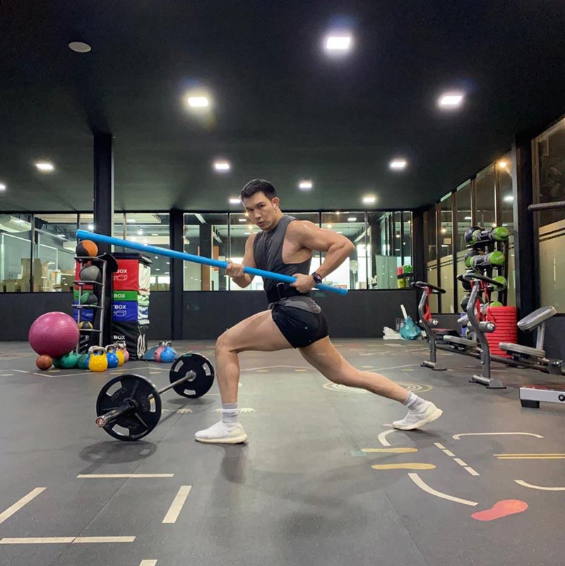 อั้ม อธิชาติ