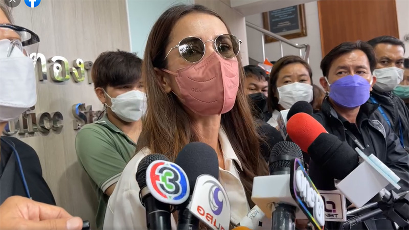 แอน ทองประสม