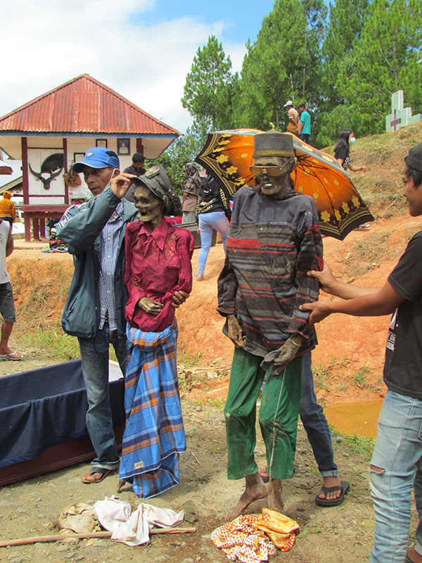 พิธีศพแปลก