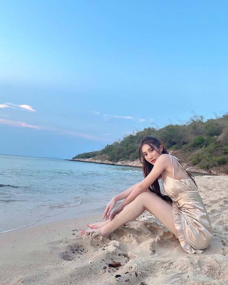 เบส รักษ์วนีย์