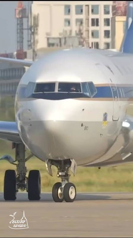 ในหลวง - พระราชินี ทรงขับเครื่องบินพระที่นั่ง