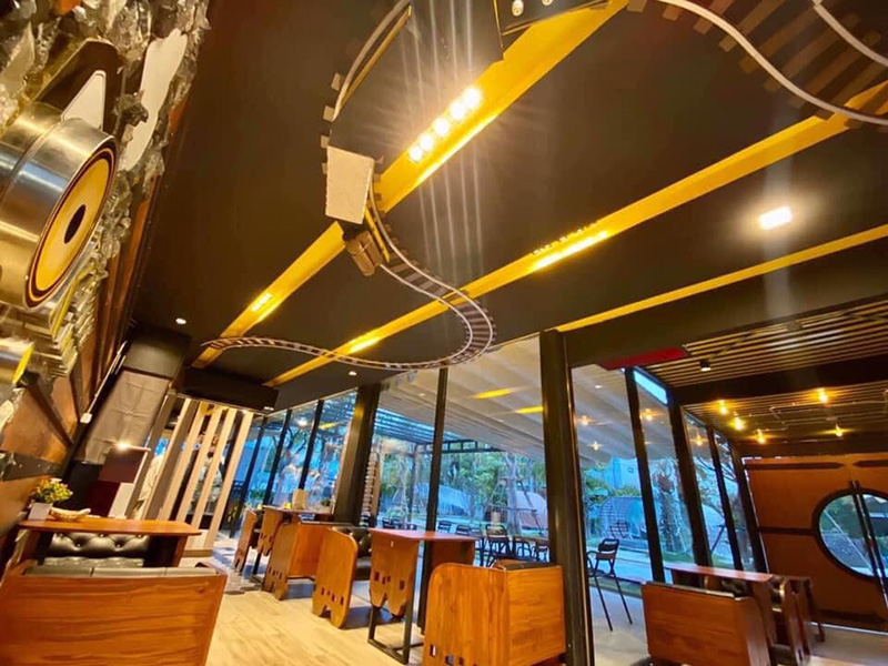 ร้านคาเฟ่ สไตล์รถไฟ