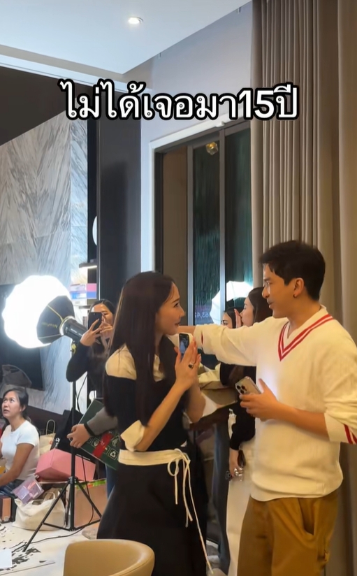 ป๋อ ณัฐวุฒิ สวมกอด อั้ม พัชราภา หลังไม่ได้เจอกันนาน 15 ปี 