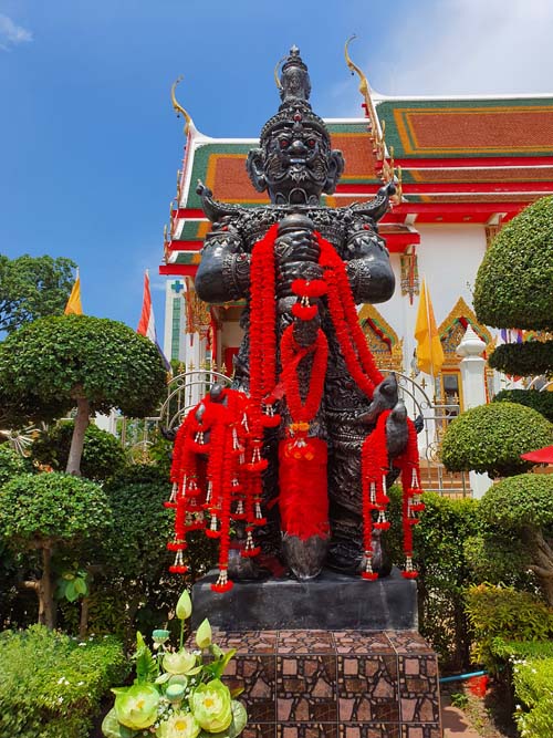 ท้าวเวสสุวรรณองค์สีเงิน