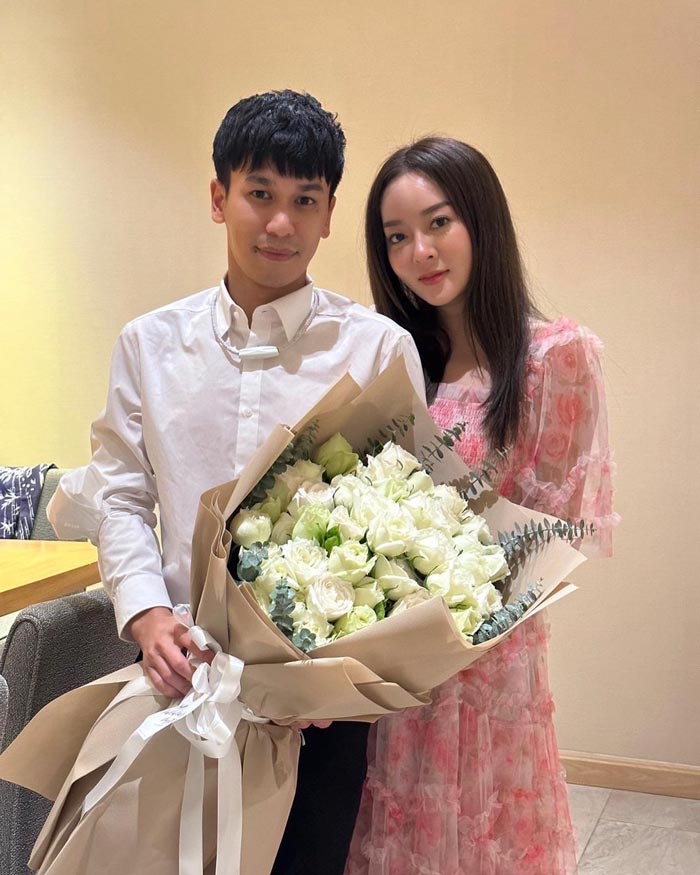 แก้มบุ๋ม พีท