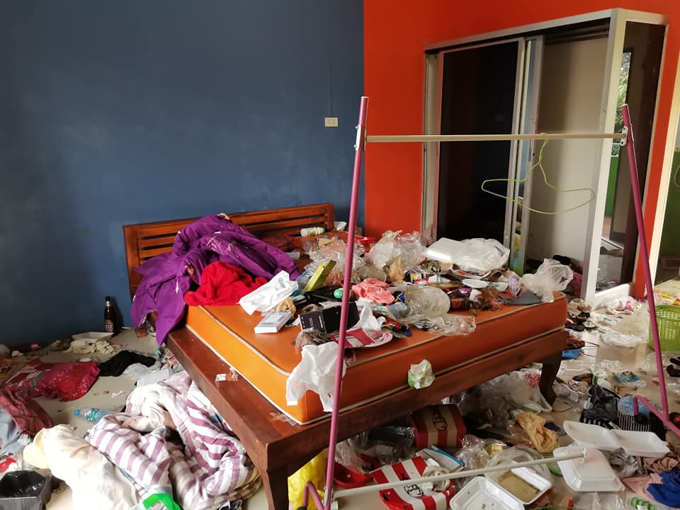 ขยะล้นห้อง