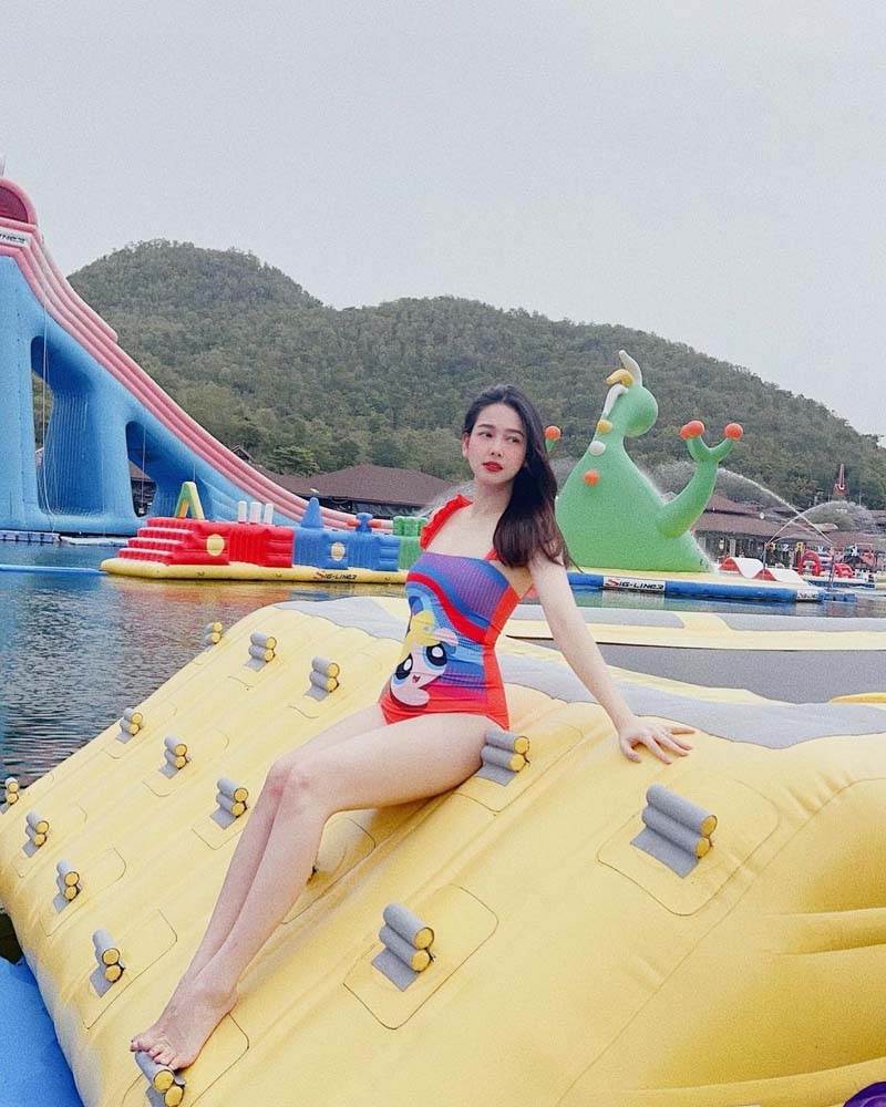 โม อมีนา ชุดว่ายน้ำ