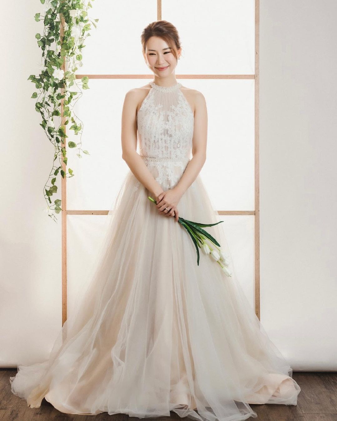 เบลล์ เกิร์ลลี่ เบอร์รี่