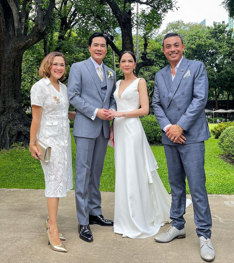 เคลลี่ ควง พลอยไพลิน เข้าพิธีแต่งงาน