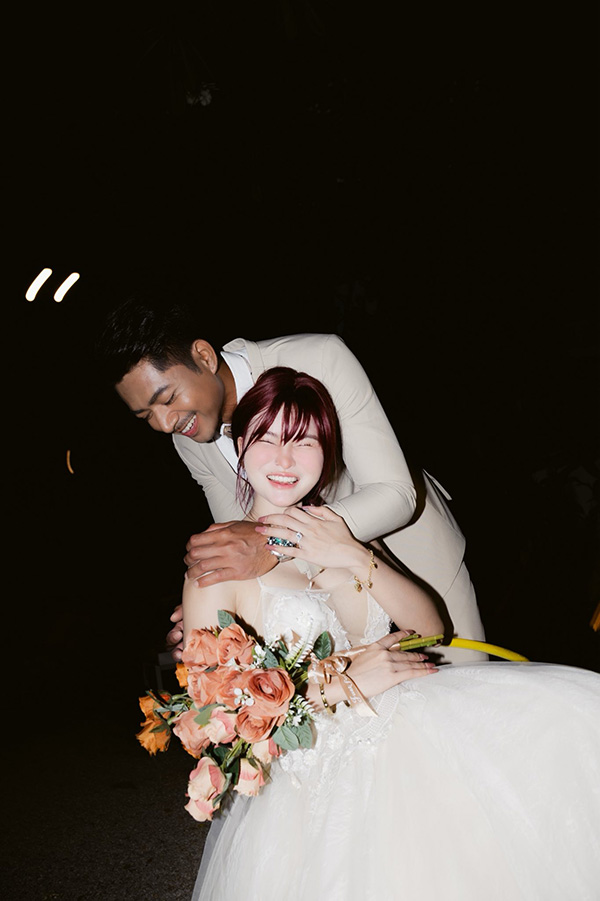 เอ๋ มิรา ชลวิรัล