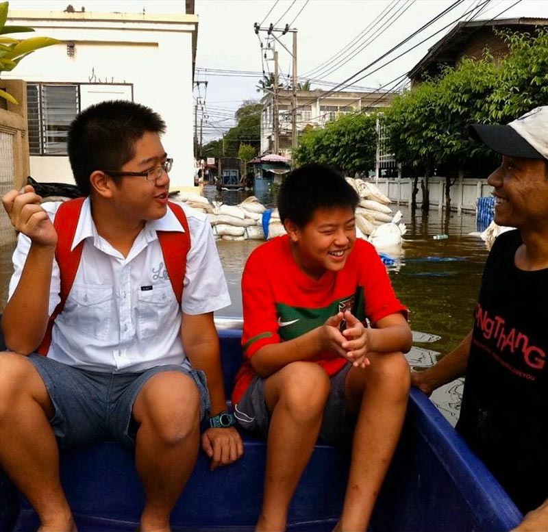 บิวกิ้น พุฒิพงศ์ น้ำท่วมปี 2554