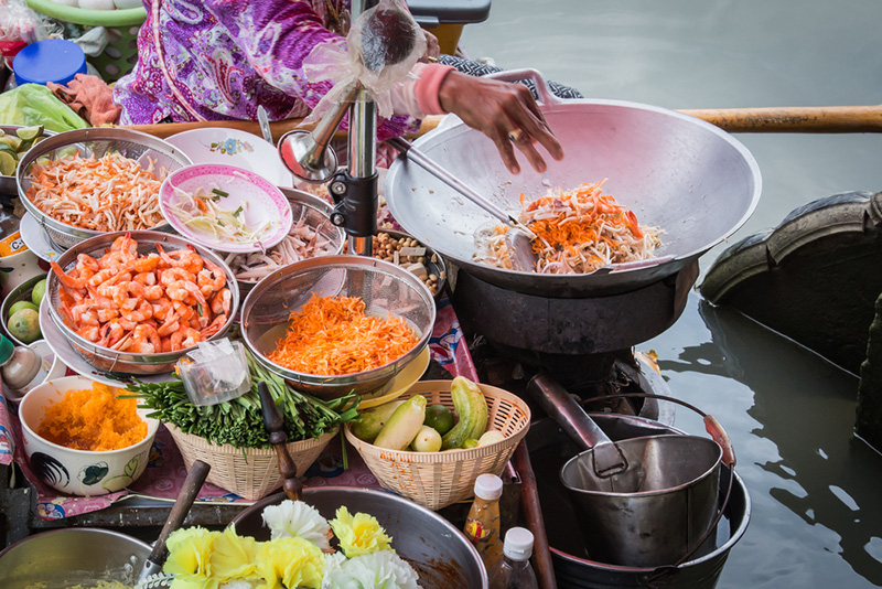 ตลาดน้ำอัมพวา ผัดไทย