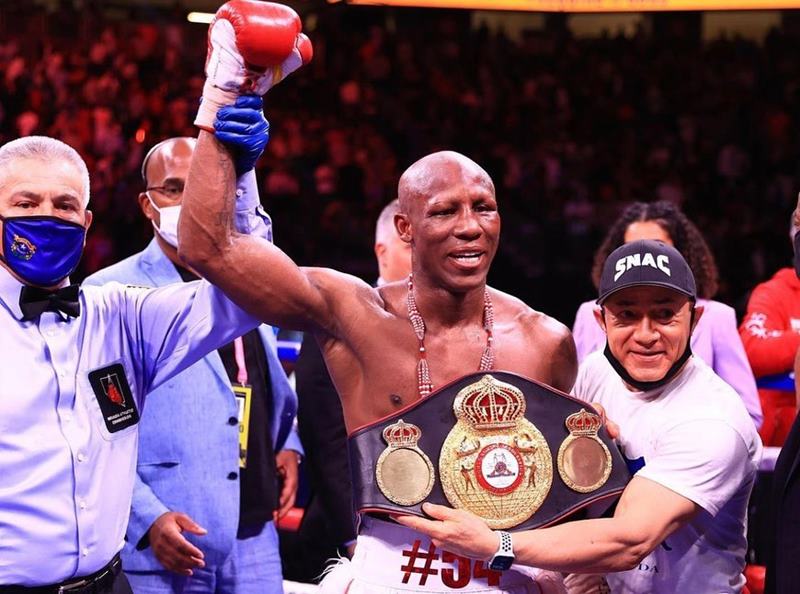 ยอร์เดนิส อูกาส ควงหมัดคว่ำ แมนนี่ ปาเกียว