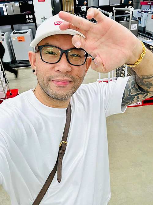 เอ๋ เชิญยิ้ม ดาราตลกชื่อดัง กับประวัติและหลากเรื่องราวชีวิตก่อนถูกรางวัลกว่า 6 ล้านบาท