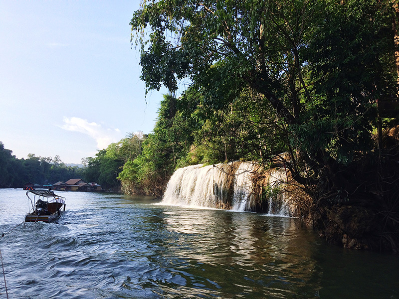 น้ำตกไทรโยคใหญ่ ถนน 323 เส้นทางเที่ยวน้ำตกกาญจนบุรี