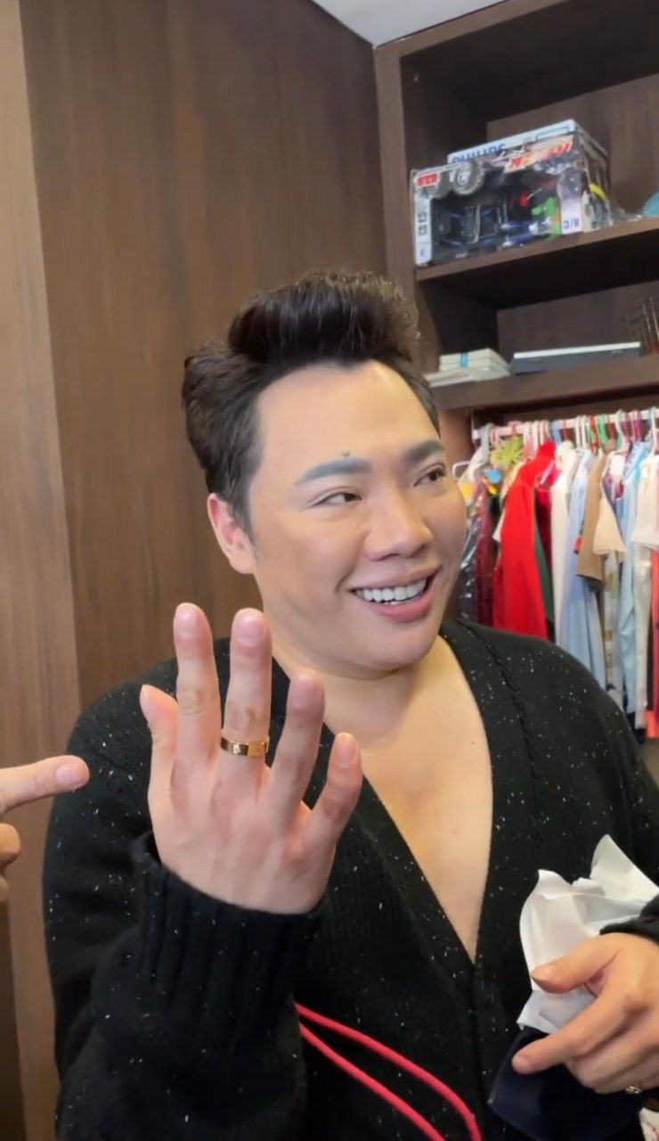  หนุ่ม กรรชัย มดดำ 