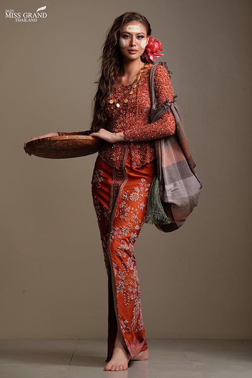 มิสแกรนด์ไทยแลนด์ 2025 ลุคประกวดรอบ ชุดชาติพันธุ์ใต้ คาบสมุทรมาลายู ทำถึงทุกคน !