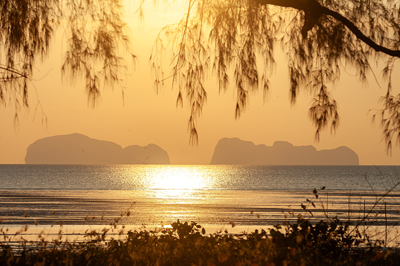 เที่ยวทะเลไม่ข้ามเกาะ หาดสำราญ