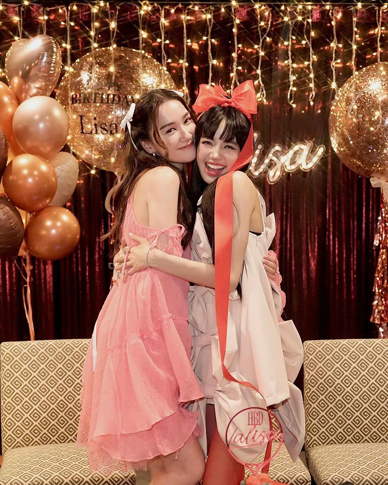 เปิดที่มาเค้กวันเกิด ลิซ่า BLACKPINK ม้าหมุนสุดอลัง