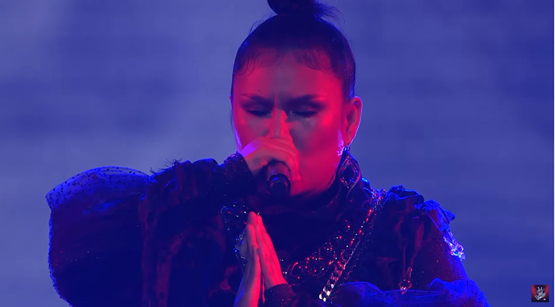 The Voice Thailand เก่ง ธชย VS สวย สโรชา