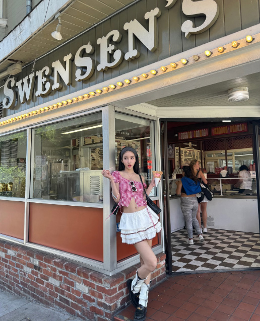 โยชิ รินรดา กับ 15 แฟชั่นสบาย ๆ แต่แซ่บเบา ๆ ใครเห็นเป็นต้องหลง