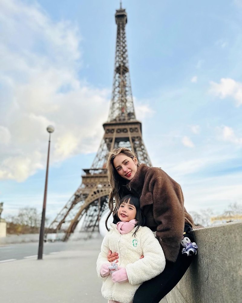 อุ้ม ลักขณา